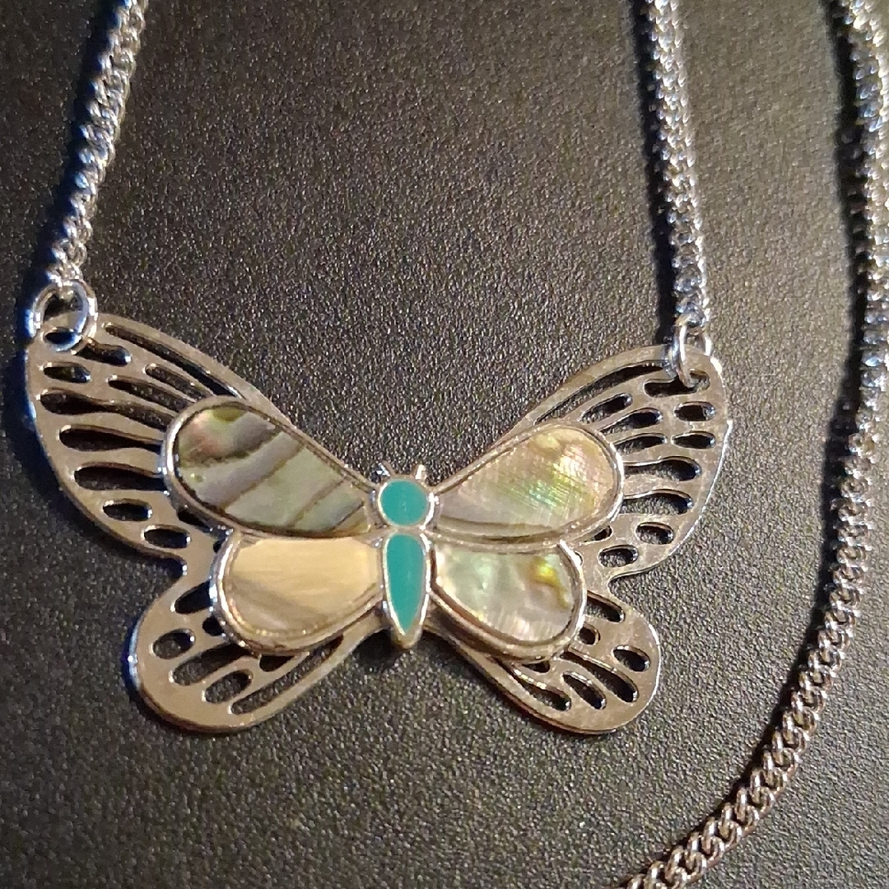 Vintage Aim Butterfly Necklace with Intricate Detailing